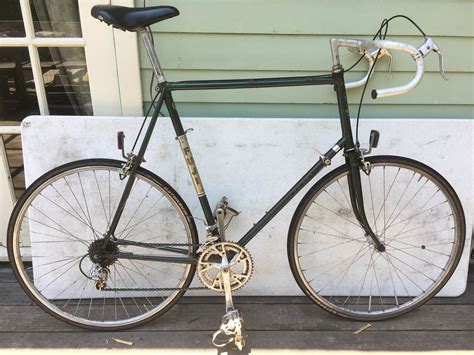 This bike comes in used vintage condition. . Fuji del rey